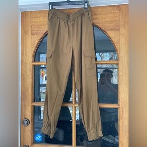 BCBGMAXAZRIA Tan Women’s Jogger Cargo Cian Pant Size Medium NWOT